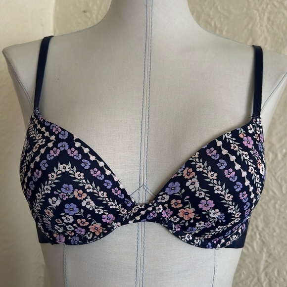 Victoria’s Secret Pink Wear Everywhere T-Shirt Lightly Lined Bra Blue Floral 32B - Picture 2 of 10